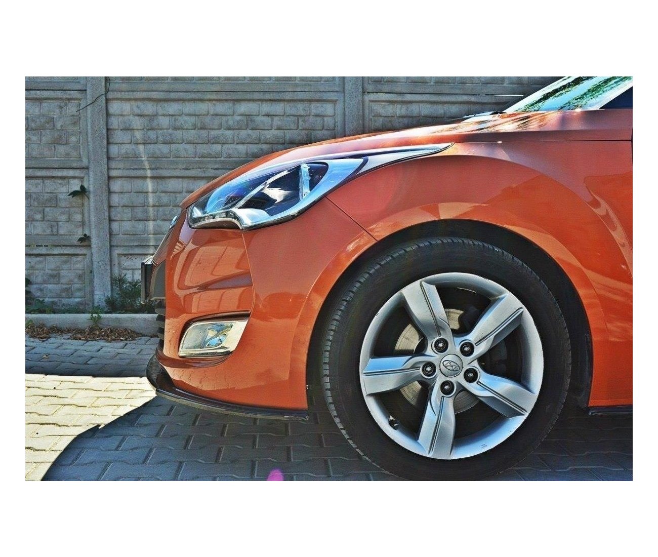 Cup spoiler lip front approach for Hyundai Veloster