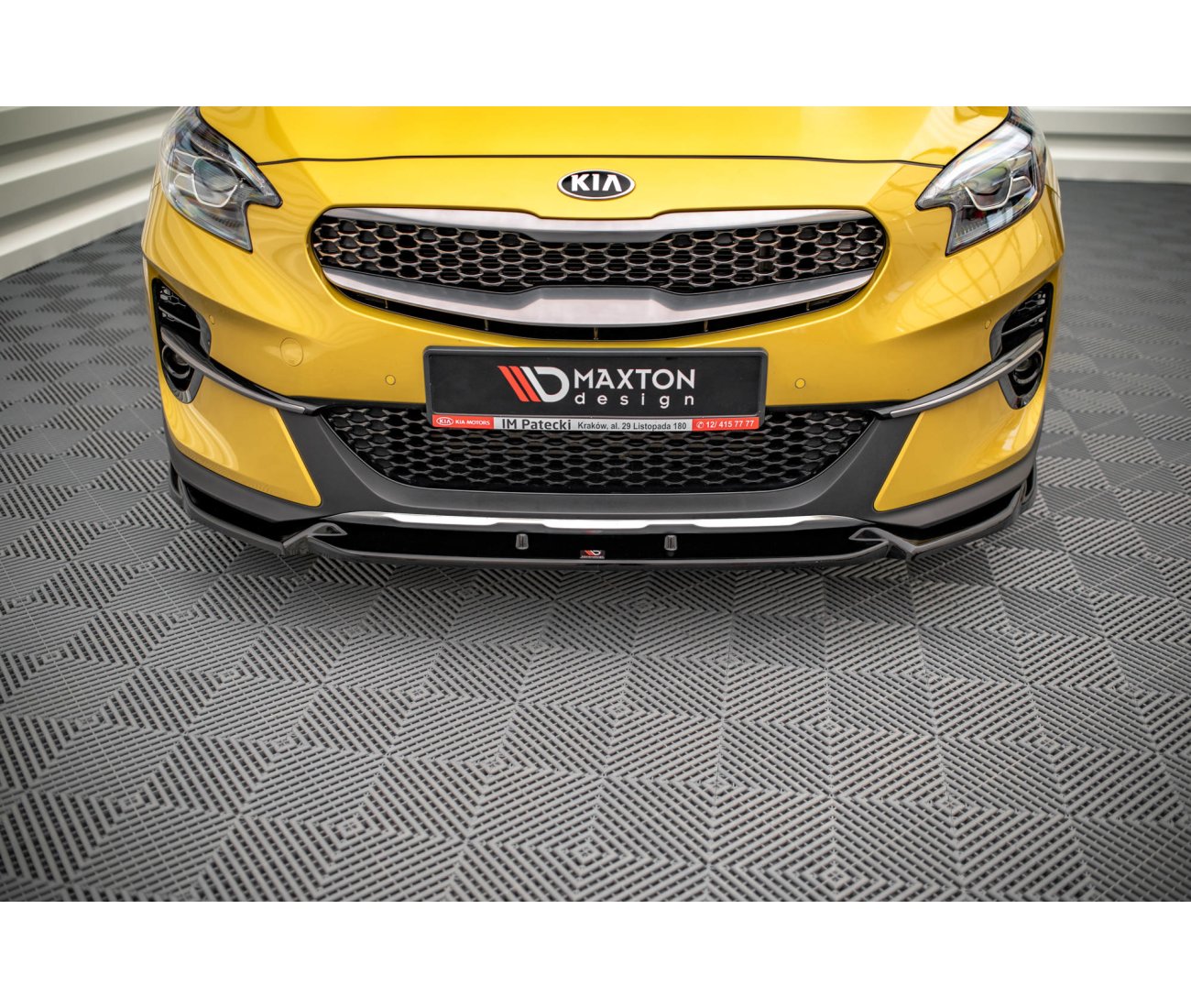 Cup spoiler lip front approach for Kia XCeed