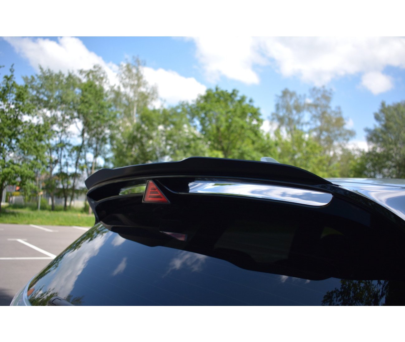 Rear spoiler attachment tear-off edge for Hyundai I30N Hatchback