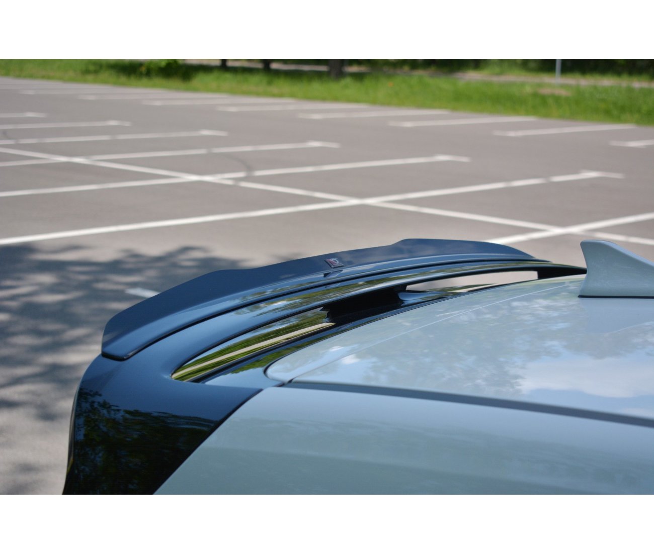 Rear spoiler attachment tear-off edge for Hyundai I30N Hatchback